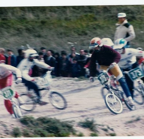 1983 Premières compétitions